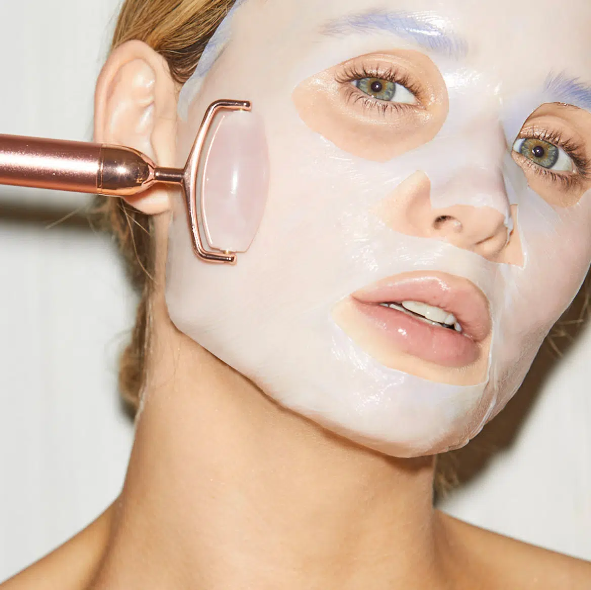 home treatment with face roller and improve the skin tone